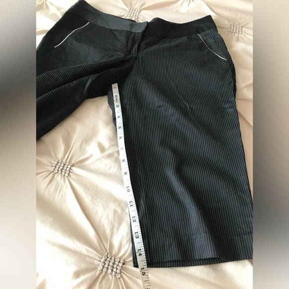 Bebe black & white pinstriped shorts in good condition. Sz 6. - Picture 9 of 14